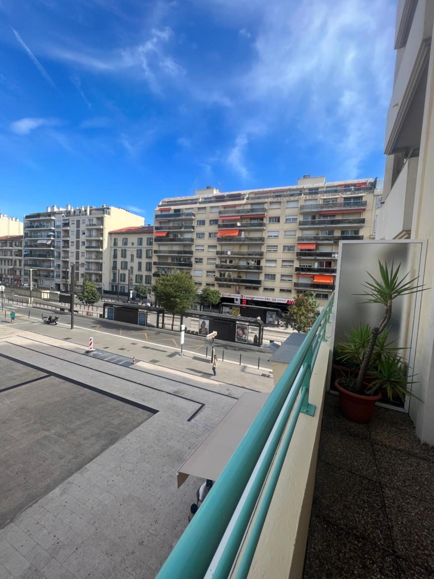 La Terrasse De Palais Des Arts Nice